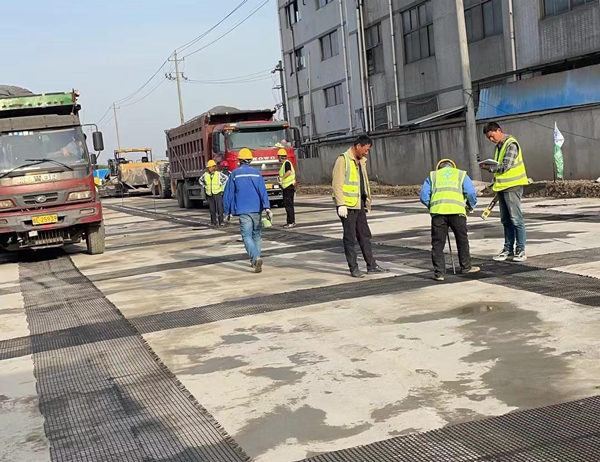塘厦镇老材料的新故事：玻璃纤维土工格栅如何在‘白改黑’浪潮中重获新生？